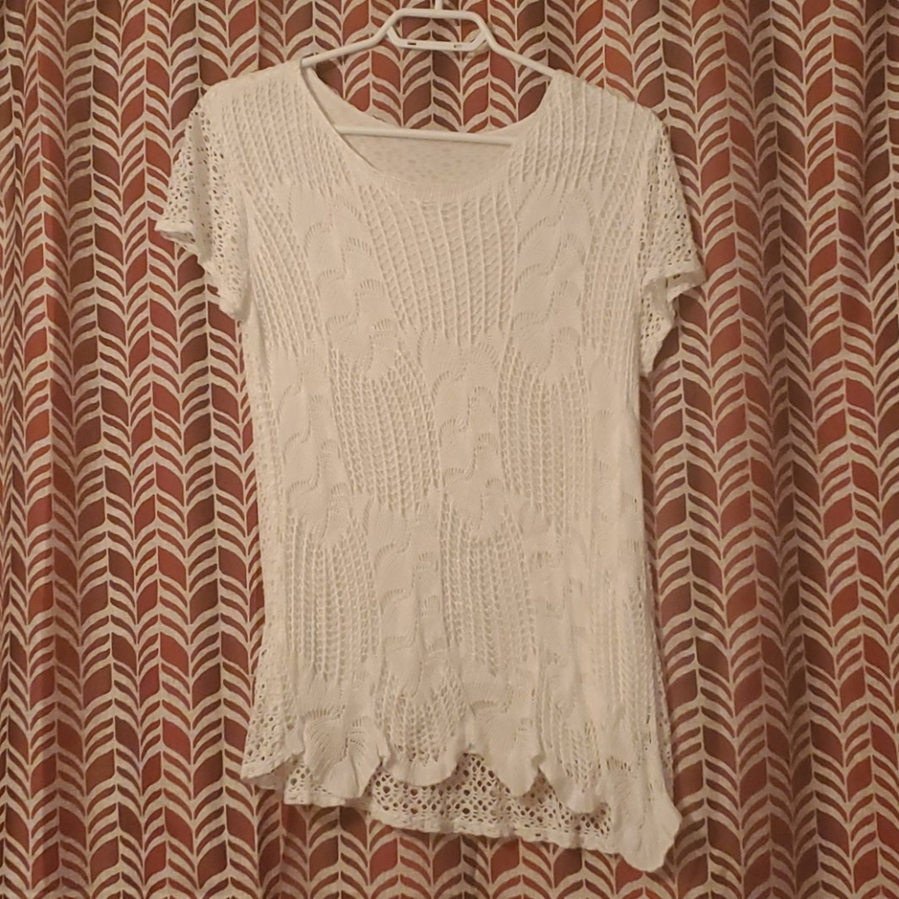 White knitted tshirt